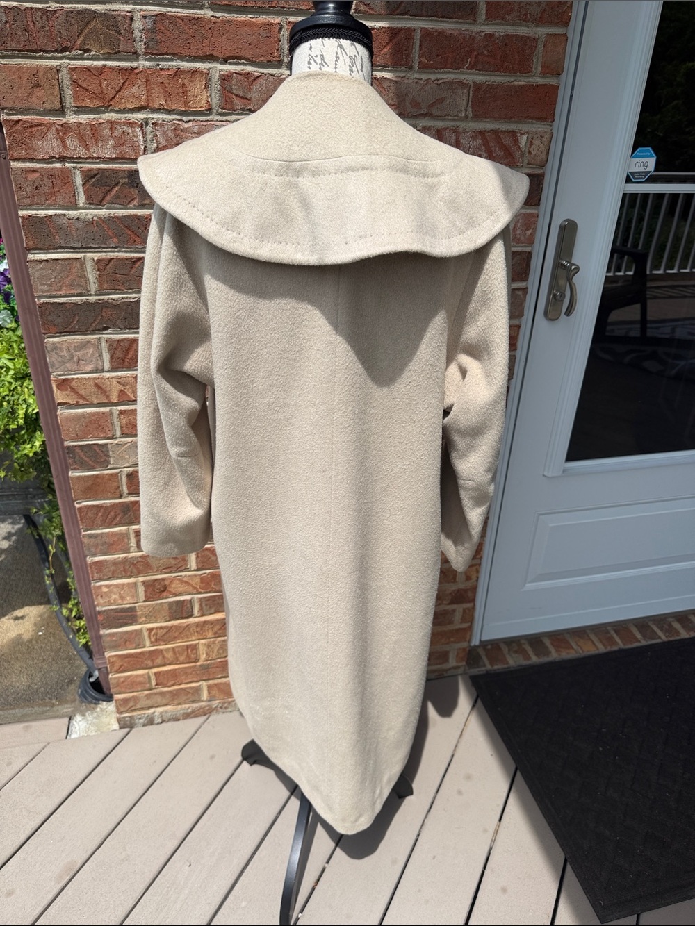 Vintage 1940s-1960’s Open Front Draped Coat in Beige fuller and Hillman - Picture 4 of 16
